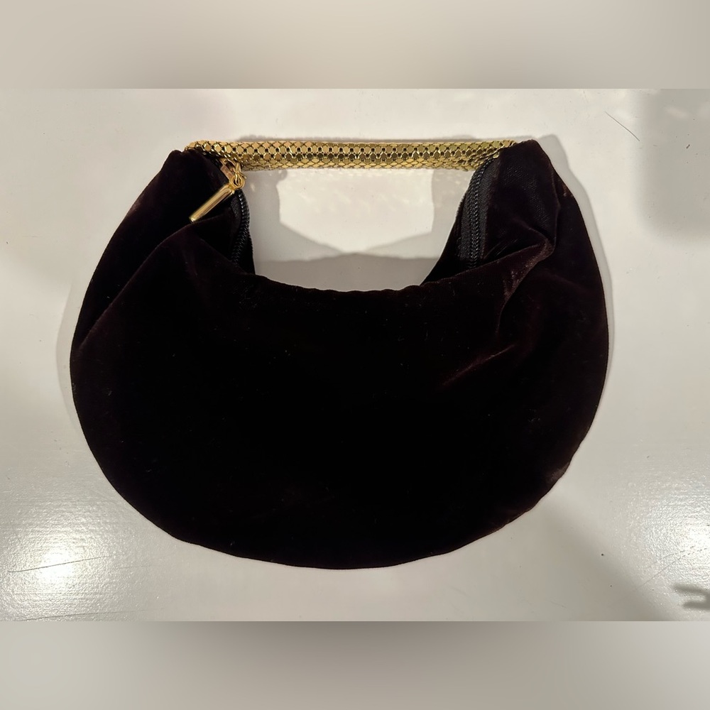 La Regale Vintage Velvet Clutch with Gold Chainmail Handle